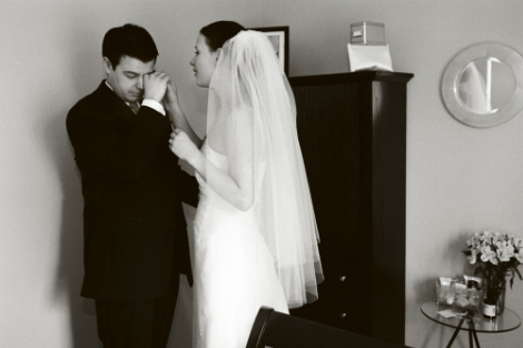 Detroit wedding photojournalist takes wedding photos in metro detroit Michigan