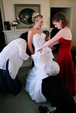 Detroit wedding photojournalist takes candid wedding photography in Michigan