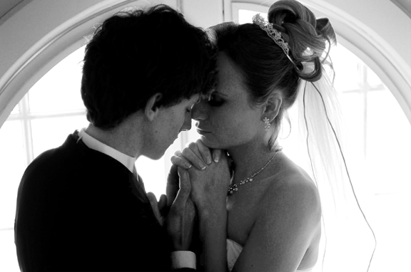 Michigan wedding photojournalist brings you photos of a michigan bride getting ready