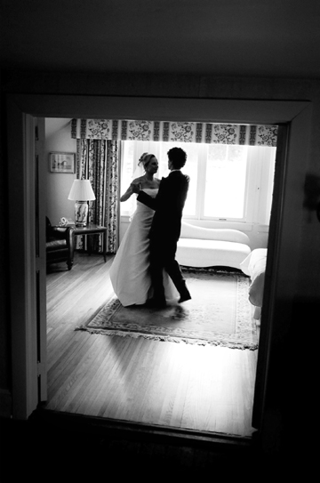 This detroit wedding photographer shoots wedding photography and gives you all the wedding photos