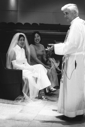 Detroit wedding photojournalist takes wedding photos in metro detroit Michigan