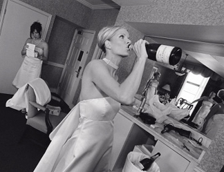 Michigan wedding photojournalist brings you photos of a michigan bride getting ready