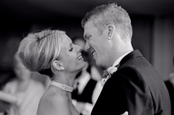This Oakland County wedding photographer in MI has many photoalbums and portfolios to view