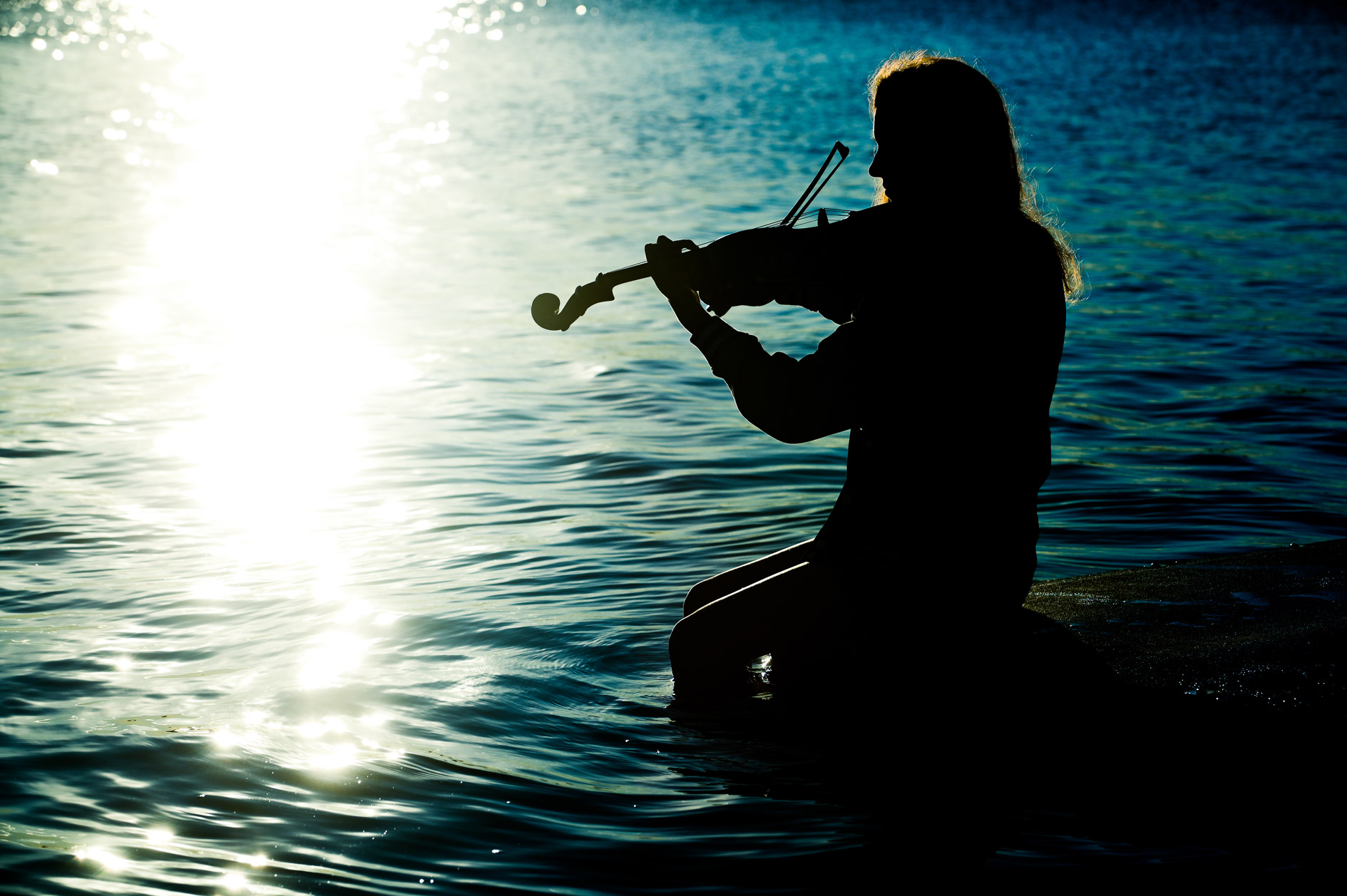 Rachel ended her artistic series of senior photos from Cranbrook Kingswood High School in Bloomfield Hills on the docks playing her violin.
