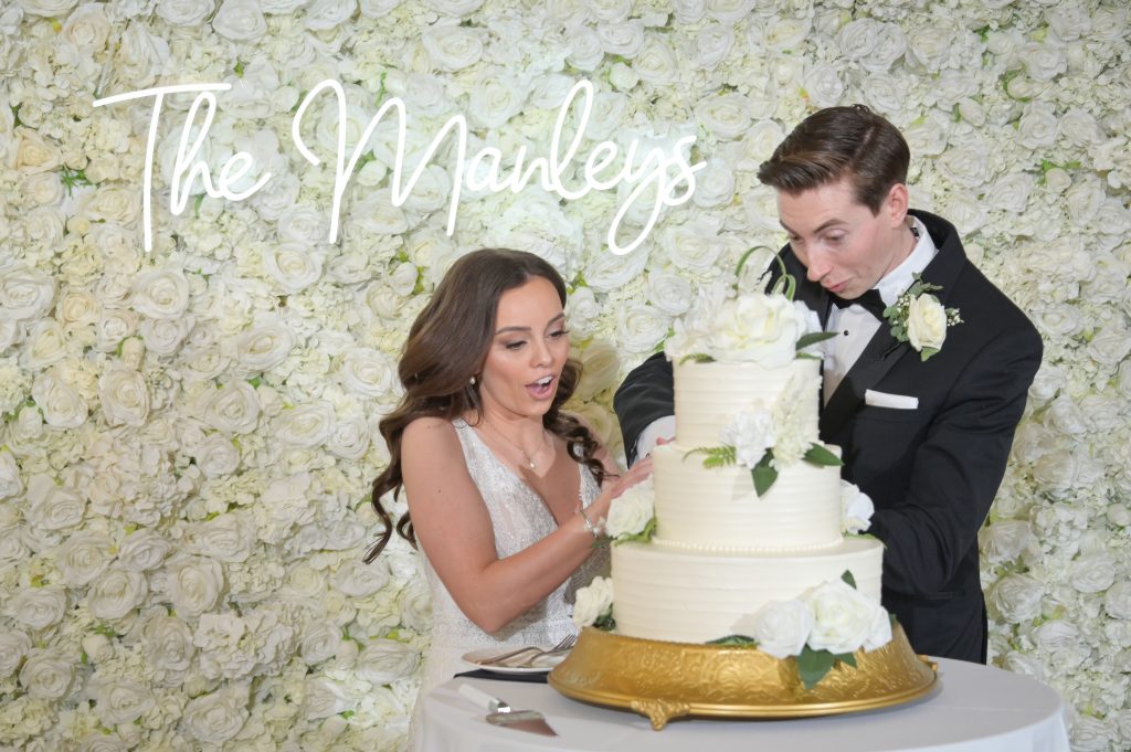 Cutting the cake snafu.