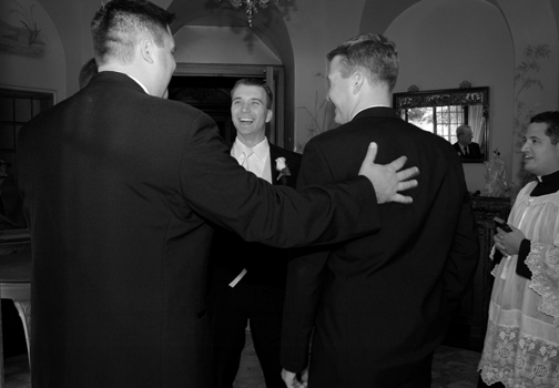 Michigan wedding photojournalist takes pictures of the bride getting ready