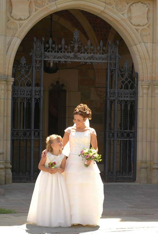 MI wedding photojournalist has gallery of moments during wedding ceremony