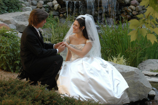Michigan wedding photographer has many galleries and photo albums to preview