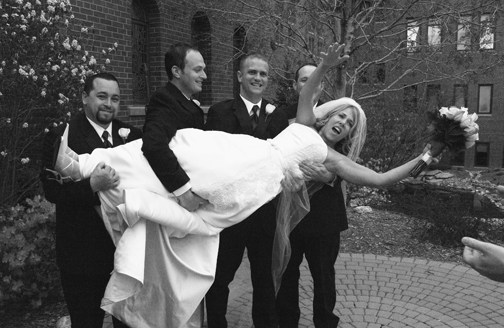 MI wedding photojournalist has gallery of moments during wedding ceremony
